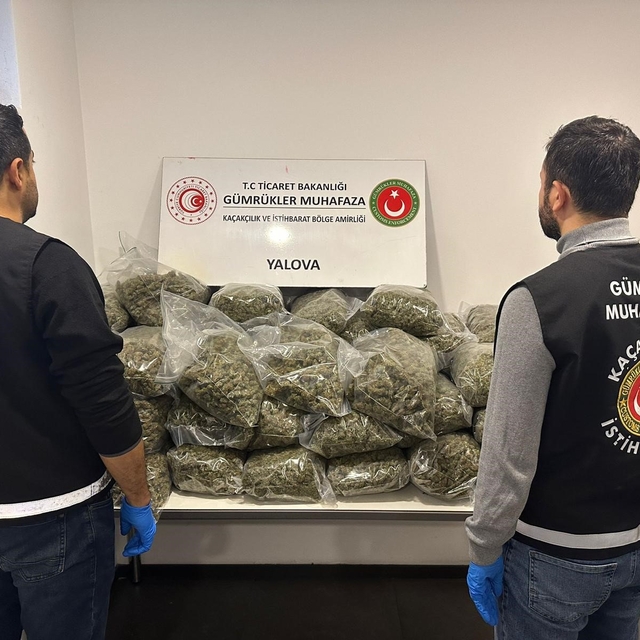 Fransa'dan Yalova'ya gemiyle gelen tırda 37 kilo uyuşturucu ele geçirildi