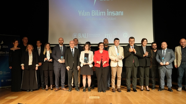Rektör Savaş, 2024 Genç Bilim İnsanı Ödülleri programına katıldı