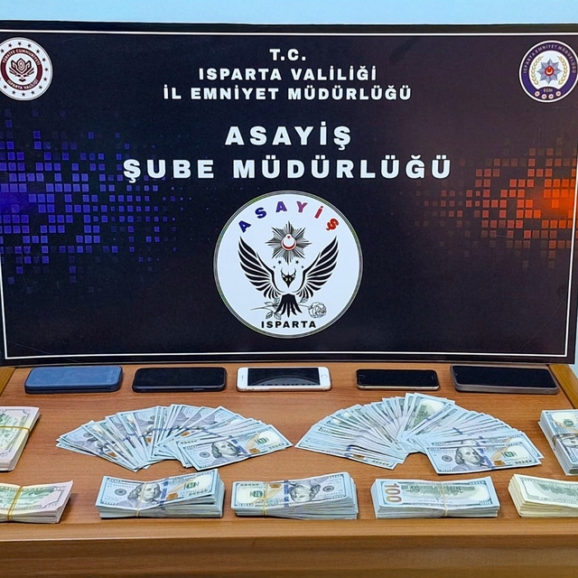 Kendilerini polis olarak tanıtıp milyonluk vurgun yapan 3 şüpheli tutukland...