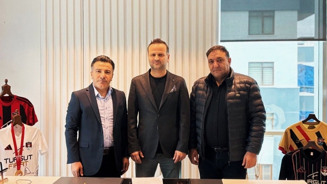 İmaj Altyapı Vanspor'da teknik direktörlük görevine Osman Zeki Korkmaz getirildi