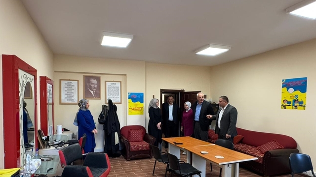 Hayrat'ta kuaförlük ve pastacılık kursu açıldı