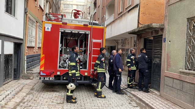 Elazığ'da metruk binada yangın
Elazığ'da metruk yapı, son bir haftada 3 kez yandı