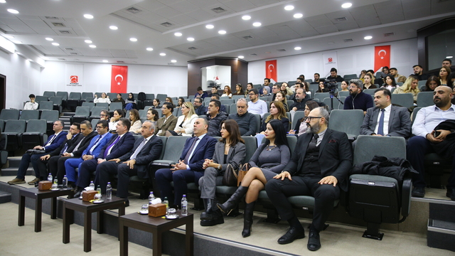 Adana'da "Reel Sektör Şirketleri İçin Kur Riski Yönetimi ve Korunma" paneli düzenlendi