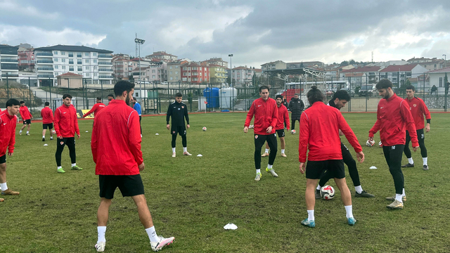 17 futbolcusu hak mahrumiyeti alan Edirnespor'da teknik direktörden destek çağrısı