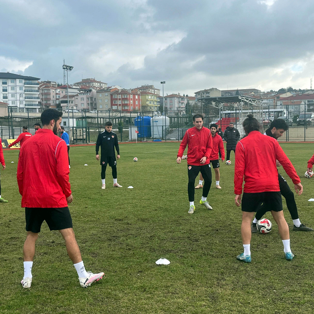 17 futbolcusu hak mahrumiyeti alan Edirnespor'da teknik direktörden destek...