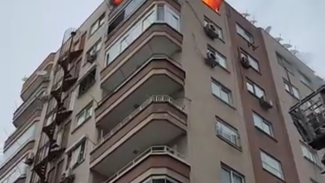 Mersin'de iki ayrı ev yangını