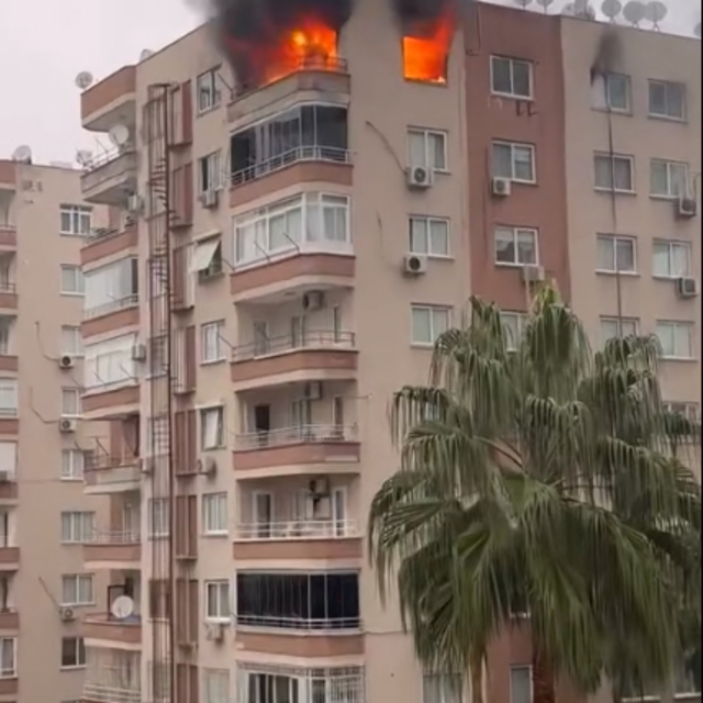 Mersin'de iki ilçede ev yangını