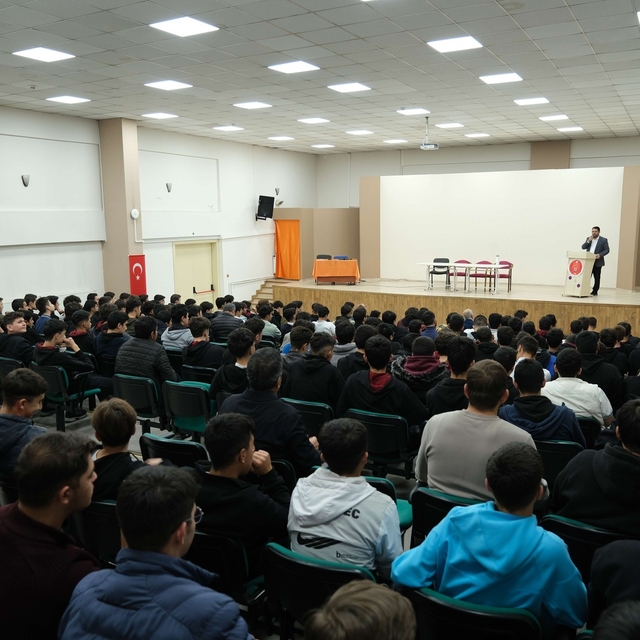 Fakirullahoğlu'ndan 15 Temmuz Şehitleri Anadolu İHL'de konferans