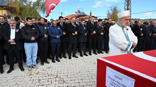 Tokat'ta kalp krizi geçirerek hayatını kaybeden askerin cenazesi Isparta'da defnedildi