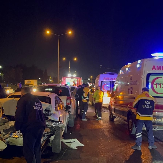 Tekirdağ'da 5 araçlı zincirleme kaza; 5 yaralı