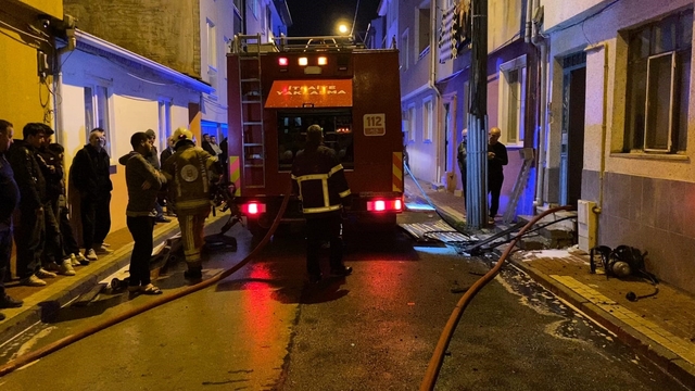 Bursa'da binanın çatısında çıkan yangın korkuttu
