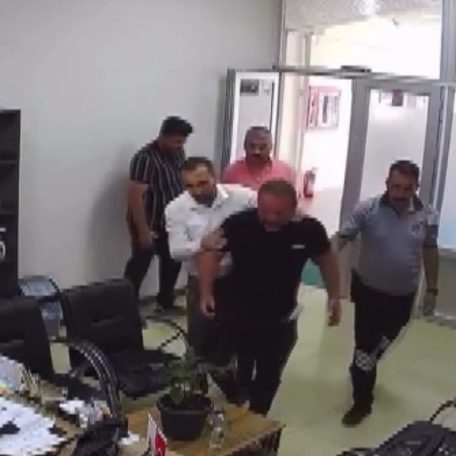 Belediye önünde kendisini ateşe vermişti: Olayın kamera görüntüleri ortaya...