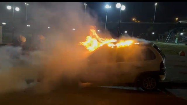 Yozgat'ta park halindeki otomobilde çıkan yangın söndürüldü