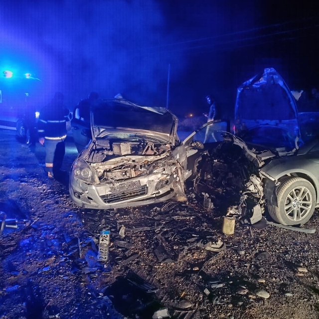 İki otomobil çarpıştı: 5 yaralı