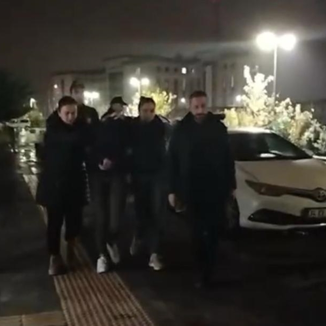 Gözaltına alınan Güllü'nün kızı ve arkadaşı sağlık kontrolünden geçirildi,...