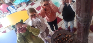 Öğretmenden öğrencilerine kestane sürprizi