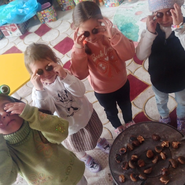 Öğretmenden öğrencilerine kestane sürprizi