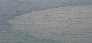 Bartın Irmağı'nın döküldüğü noktada denizin rengi kahverengiye döndü