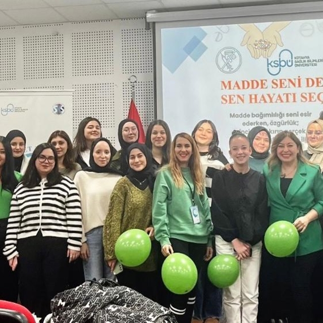 Kütahya'da Sosyal Hizmet Topluluğu'ndan "Bağımlılık Türleri ve Sosyal Hizme...