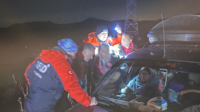 Yaylada mahsur kalan yaşlı çifte gece görüşlü dron takibi: Saatler sonra bulundular