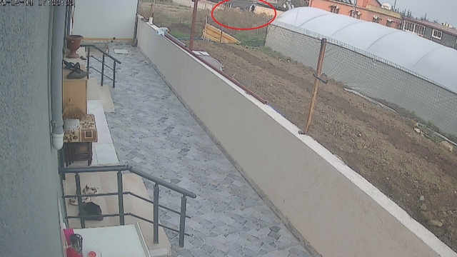 Kalp krizi geçiren adam duvarın üzerinden bahçeye düştü