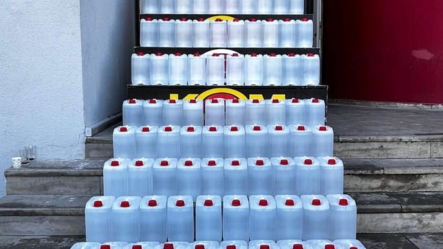 Adana'da yılbaşı öncesi sahte içki operasyonu: 2 ton kaçak etil alkol ele geçirildi