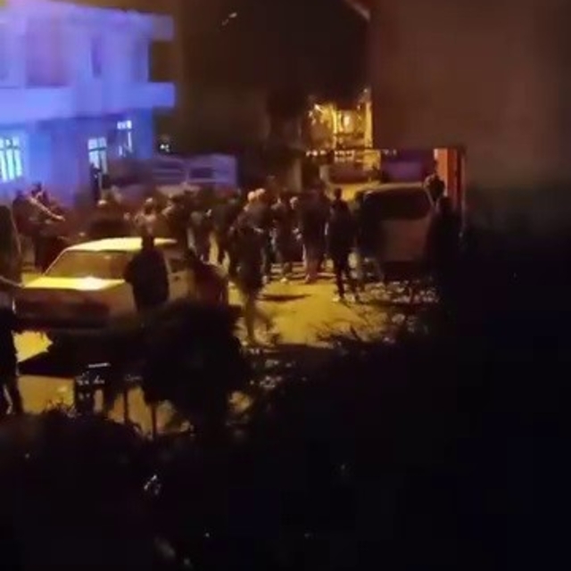 Aileler arasında savaşı andıran kavgada evler ateşe verildi