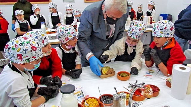 Çeşme'de öğrenciler, velileri ile kumpir etkinliğinde buluştu