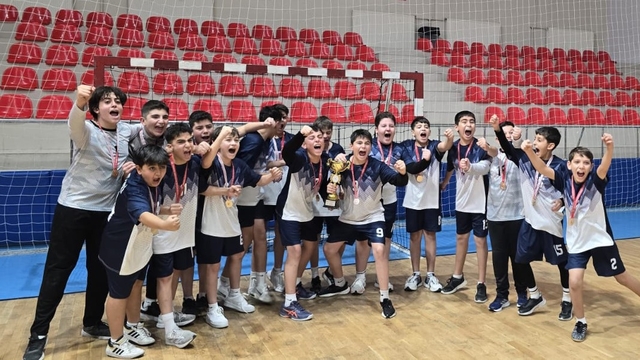 Talas 75. Yıl Mühibe Germirli Ortaokulu'ndan çifte şampiyonluk