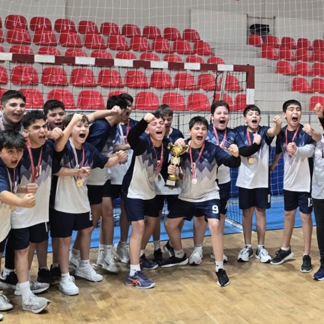 Talas 75. Yıl Mühibe Germirli Ortaokulu'ndan çifte şampiyonluk