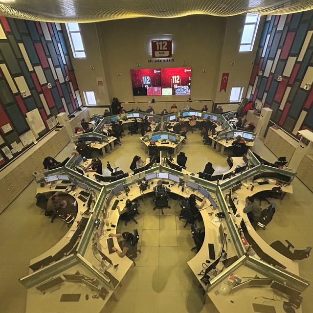 Van 112 Acil Çağrı Merkezi bu yıl 1 milyon 277 bin çağrı karşıladı
Van 112'...