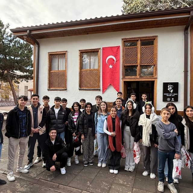 Hakkarili öğrenciler Ankara gezisinden döndü