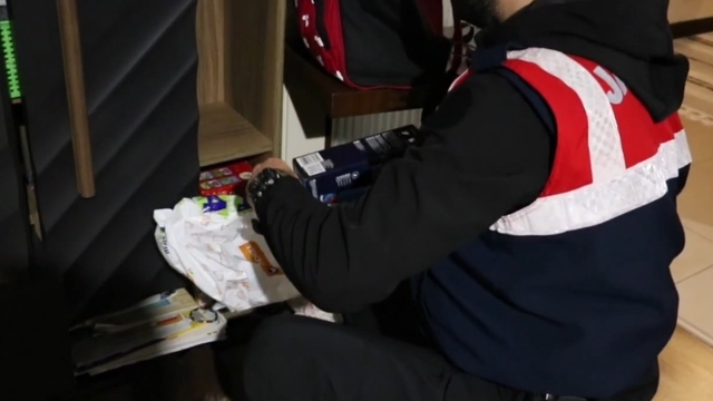 Mersin'de sosyal medya dolandırıcılarına jandarma operasyonu