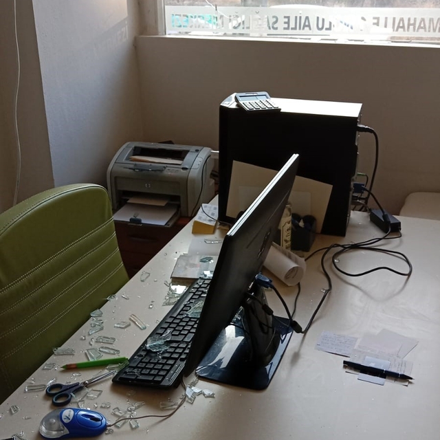 Elazığ'da aile sağlığı merkezine taşlı saldırı, doktora tehdit