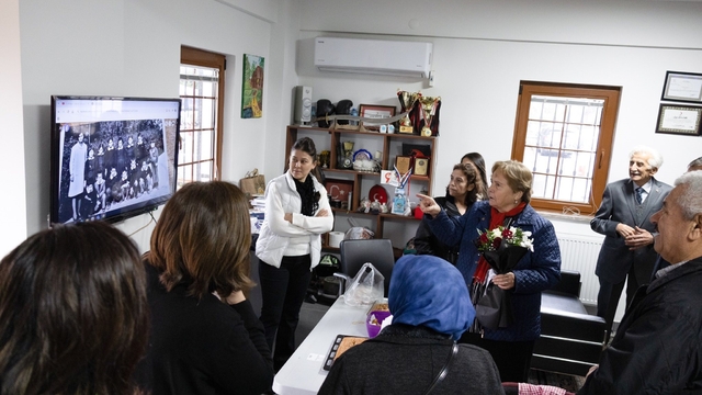 Denizli'de yıllar sonra duygusal buluşma
Münevver Hoca eski öğrencileriyle yeniden bir araya geldi