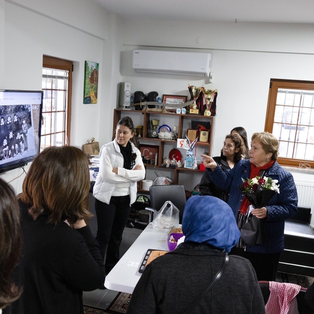 Denizli'de yıllar sonra duygusal buluşma
Münevver Hoca eski öğrencileriyle...