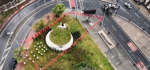 Çevik kuvvet personelinden şehitler için anlamlı anma