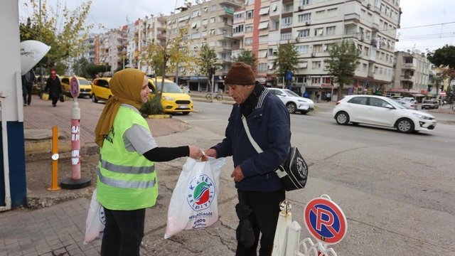 Dokumapark'ta çocuklar hem eğlendi hem portakal topladı