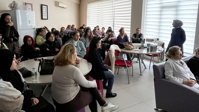 Gelibolu'da SODAM kursiyerlerine çocuk ve ergen sağlığı eğitimi verildi