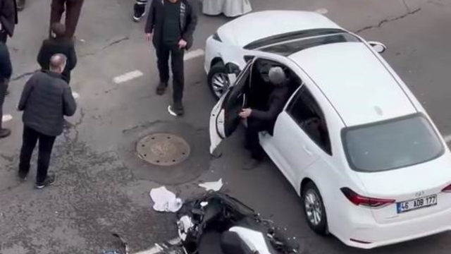 Diyarbakır'da otomobilin çarptığı motosikletli kurye yaralandı
