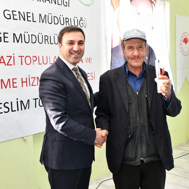 Çavdarhisar'da Arazi Toplulaştırma projesi kapsamında tapu teslim töreni dü...