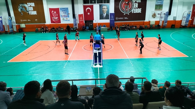 Köyceğiz'de ödüllü Voleybol Turnuvası başladı