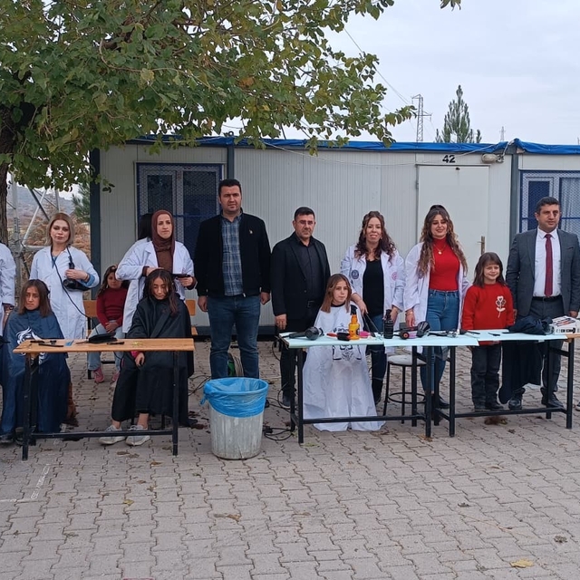 Batman'da köy okullarında eğitim gören öğrenciler ücretsiz tıraş edildi