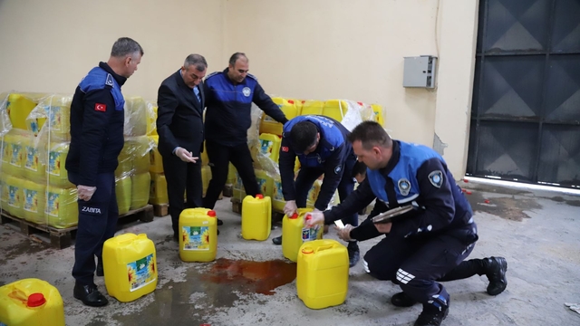 İhraç edilmek üzere hazırlanan su karıştırılmış 73 bin litre sıvı yağ ele geçirildi