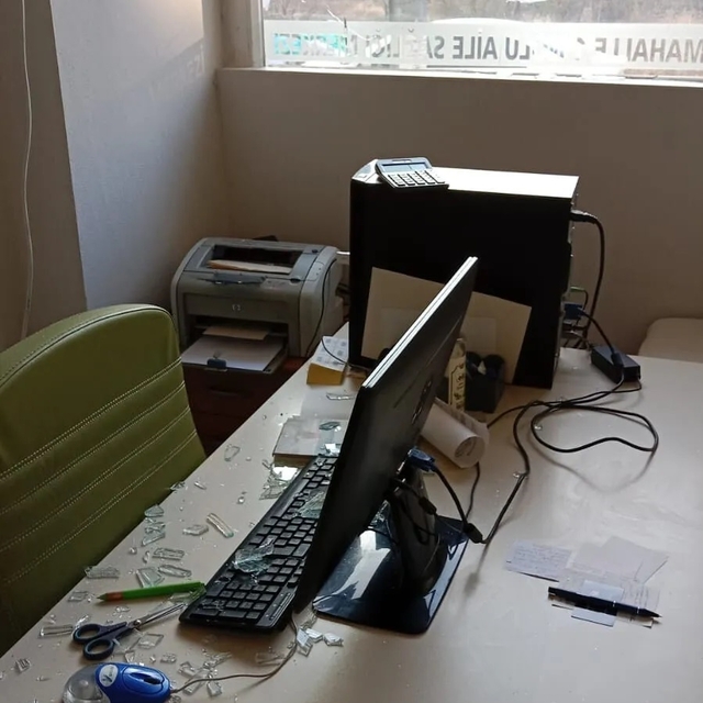 Aile Sağlığı Merkezi'ne taşla saldıran şüphelilerden doktora tehdit mesajı