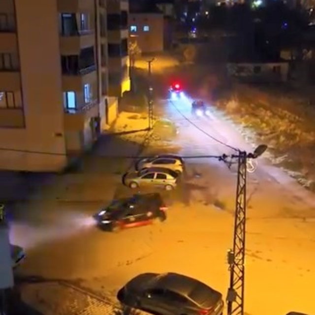 Elazığ'da polisten kaçan ehliyetsiz sürücüye ve aracın sahibine 63 bin lira...