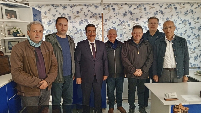 Burhaniye Kaymakamı Atilla'dan eğitim faaliyetlerini destekleme derneğine ziyaret