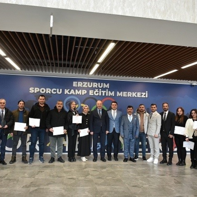 Çakmur'dan spor tesislerinde çalışan personele teşekkür belgesi