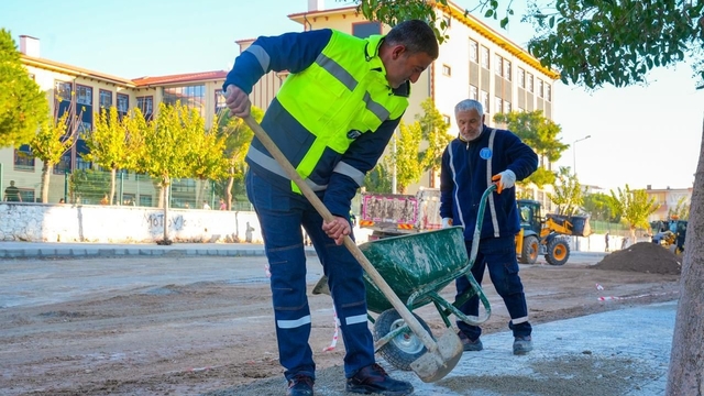 Didim'de yol çalışmaları hız kesmeden devam ediyor