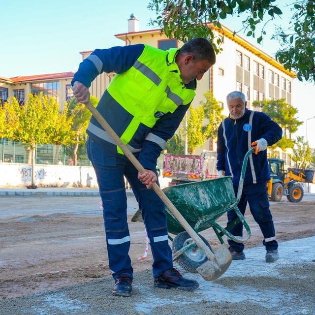 Didim'de yol çalışmaları hız kesmeden devam ediyor